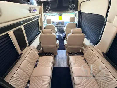2024 Midwest Automotive Designs Luxe Cruiser D4 photo 33