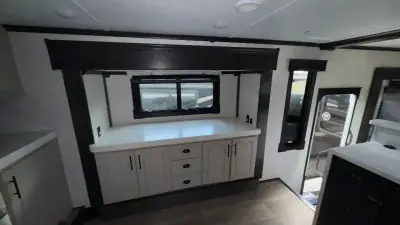 2021 Crossroads Redwood Fifth Wheel RW3981FK photo 18