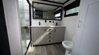 2021 Crossroads Redwood Fifth Wheel RW3981FK photo 26