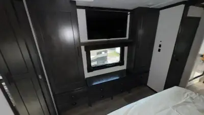 2021 Crossroads Redwood Fifth Wheel RW3981FK photo 25