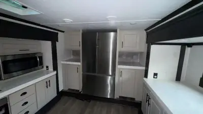 2021 Crossroads Redwood Fifth Wheel RW3981FK photo 17