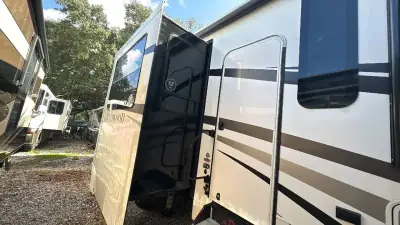 2021 Crossroads Redwood Fifth Wheel RW3981FK photo 41