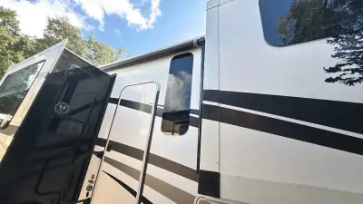 2021 Crossroads Redwood Fifth Wheel RW3981FK photo 42