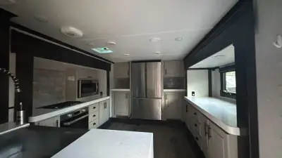 2021 Crossroads Redwood Fifth Wheel RW3981FK photo 15