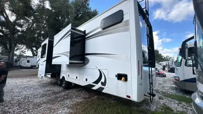 2021 Crossroads Redwood Fifth Wheel RW3981FK photo 6
