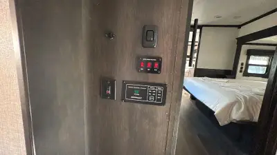 2021 Crossroads Redwood Fifth Wheel RW3981FK photo 39