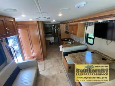 2016 Fleetwood Flair 29T photo 7