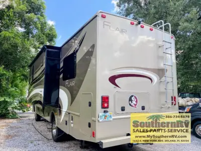 2016 Fleetwood Flair 29T photo 2