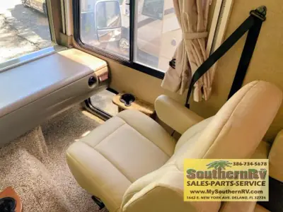2016 Fleetwood Flair 29T photo 5