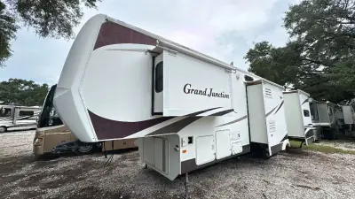 2006 Grand Junction By Dutchmen Fifth Wheel 34QRL photo 3