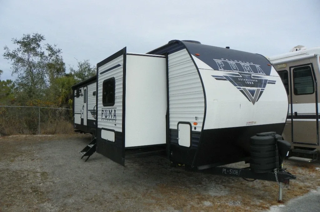 2024 Palomino Puma 32BHQS exterior
