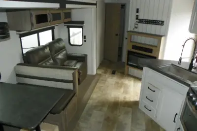 2024 Palomino Puma 32BHQS photo 11