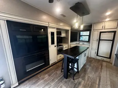 2019 Jayco EAGLE 319MLOK photo 8