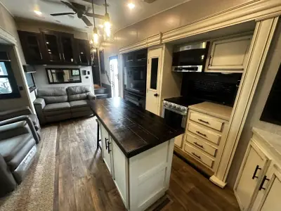 2019 Jayco EAGLE 319MLOK photo 9