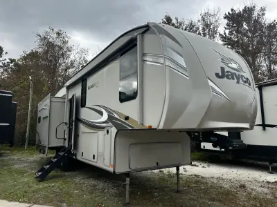 2019 Jayco EAGLE 319MLOK photo 2