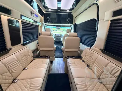 2024 Midwest Automotive Designs Luxe Cruiser D4 photo 28