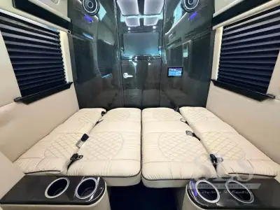 2024 Midwest Automotive Designs Luxe Cruiser D4 photo 26