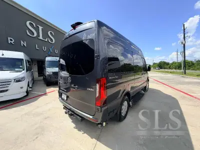 2024 Midwest Automotive Designs Luxe Cruiser D4 photo 3