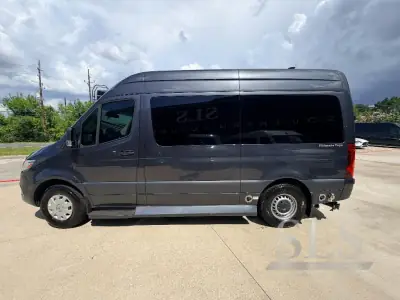 2024 Midwest Automotive Designs Luxe Cruiser D4 photo 9