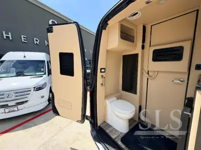 2024 Midwest Automotive Designs Luxe Cruiser D4 photo 6