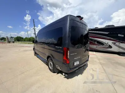 2024 Midwest Automotive Designs Luxe Cruiser D4 photo 8