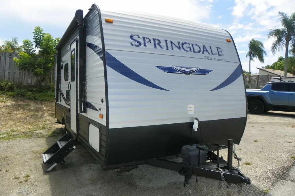 2021 Keystone Springdale 1800 exterior