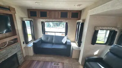 2018 Coachmen Catalina Legacy 293RLDS photo 11