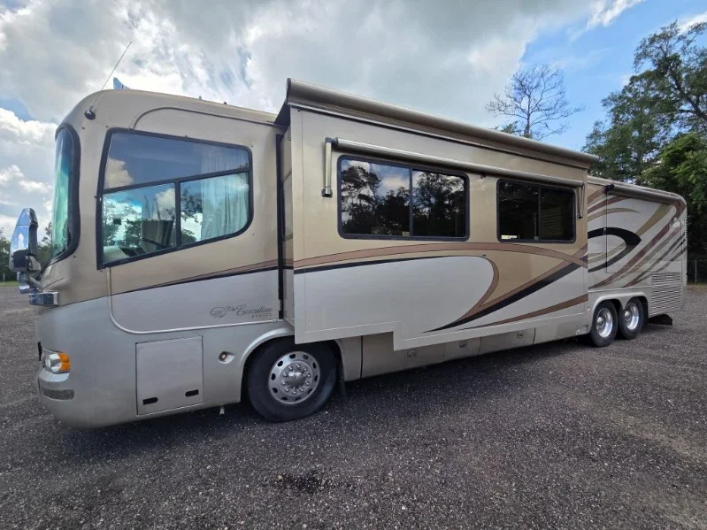 2006 Monaco EXECUTIVE RAINER F 500HP exterior
