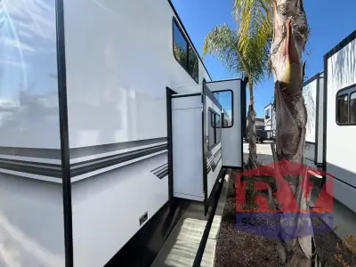 2027 Forest River Sabre 36DBB photo 8