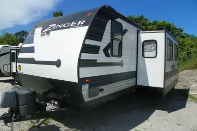 2022 Crossroads Zinger ZR298FB photo 3