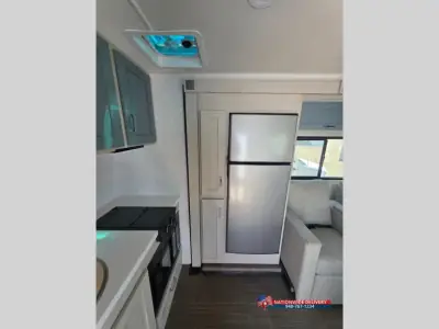 2027 Winnebago SUNFLYER 26FE photo 7
