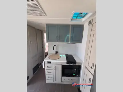 2027 Winnebago SUNFLYER 26FE photo 6