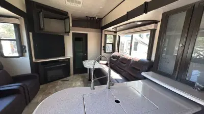 2017 Heartland Road Warrior FW TH 429RW photo 22