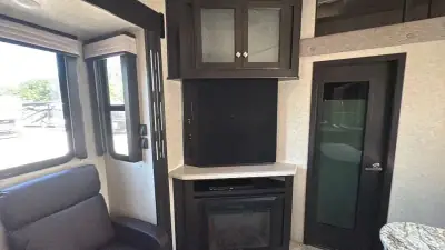 2017 Heartland Road Warrior FW TH 429RW photo 31