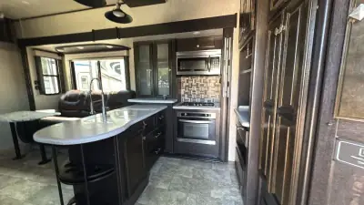 2017 Heartland Road Warrior FW TH 429RW photo 18