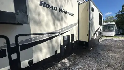 2017 Heartland Road Warrior FW TH 429RW photo 7
