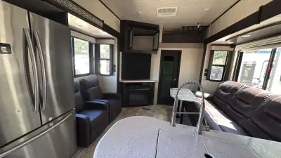 2017 Heartland Road Warrior FW TH 429RW photo 21