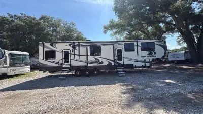 2017 Heartland Road Warrior FW TH 429RW photo 11