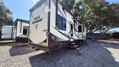 2017 Heartland Road Warrior FW TH 429RW photo 15