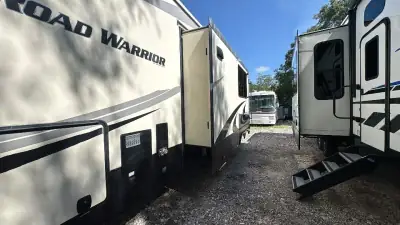 2017 Heartland Road Warrior FW TH 429RW photo 8