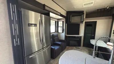 2017 Heartland Road Warrior FW TH 429RW photo 20