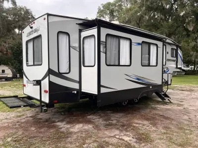 2020 Cherokee ARCTIC WOLF 291RL photo 2
