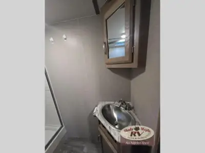 2020 Winnebago Industries Towables Minnie 2455BHS photo 9