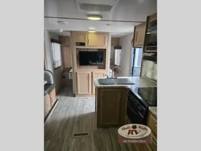 2020 Winnebago Industries Towables Minnie 2455BHS photo 7