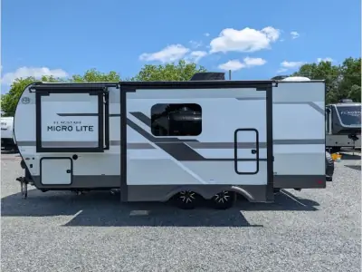 2026 Forest River Flagstaff Micro Lite 25BSDS photo 4