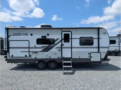 2026 Forest River Flagstaff Micro Lite 25BSDS photo 7
