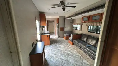 2023 Fl Enterprise PREMIER HY38 photo 18