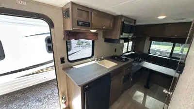 2018 Coleman By Dutchmen Lantern LT 17RD photo 10