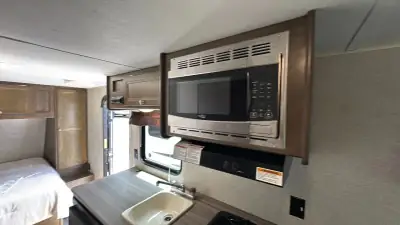 2018 Coleman By Dutchmen Lantern LT 17RD photo 19