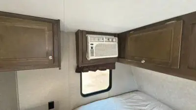 2018 Coleman By Dutchmen Lantern LT 17RD photo 24